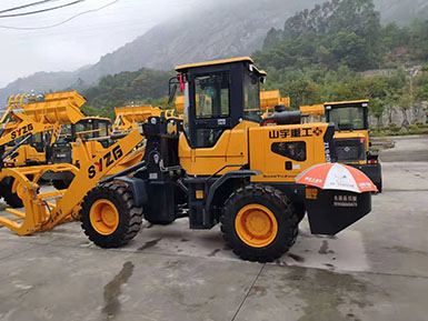 恭喜羅總喜提新車，山宇裝載機(jī)940走起，山宇重工，助您成功！
